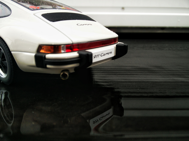 Illustration for article titled Carrera White Carrera 3.2 in the rain - Autoart 1:18